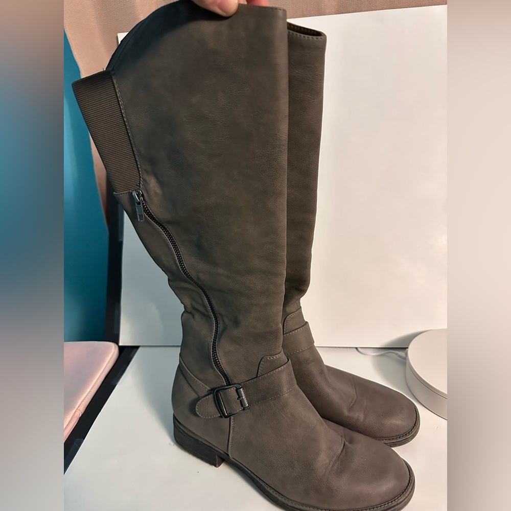 Maurice’s Women’s Size 9 Knee High Boots